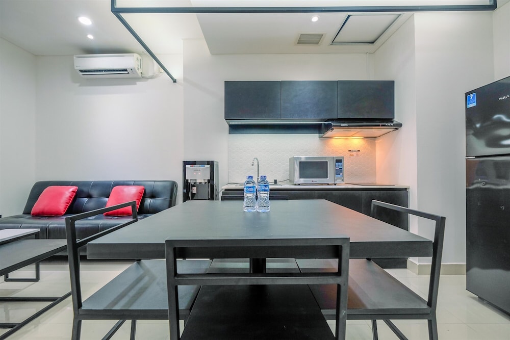 Luxury 2BR Apartment at Pejaten Park Residence with Bathtub