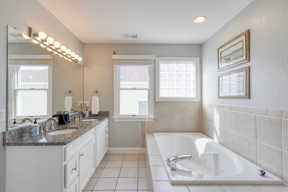 Sleeps 28 Beachfront w/ Pool, Hot Tub, Game Room Atlantic Watch by Avantstay