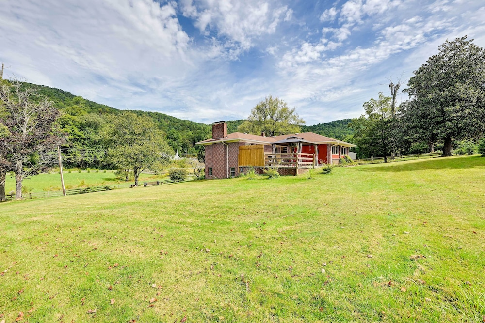 Pet Friendly Home w/ Hot Tub, Patio & Game Room! view 5