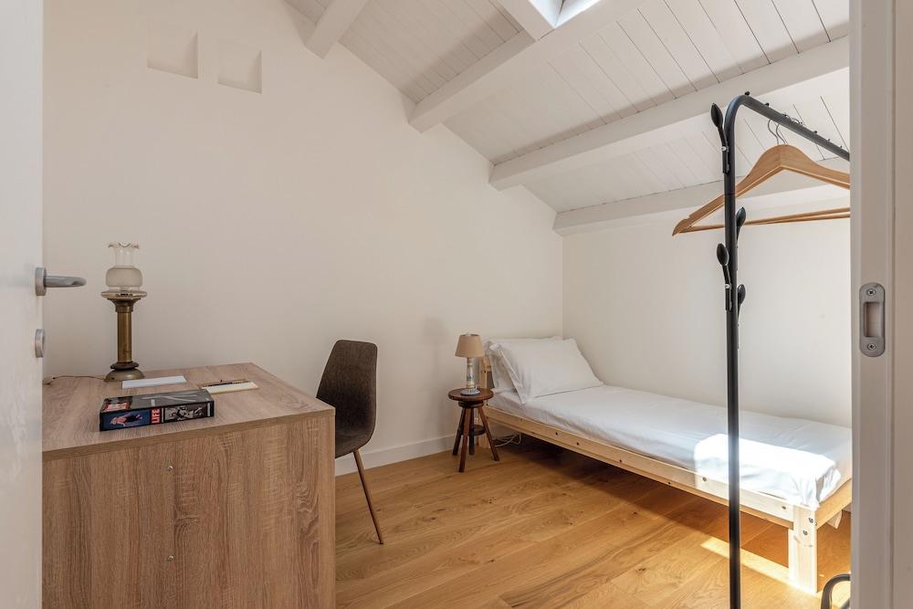 Oretea Apartment with Terrace photo 2