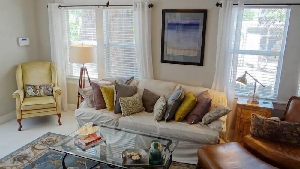 2404 Ave B 2 Bedroom Cottage by RedAwning