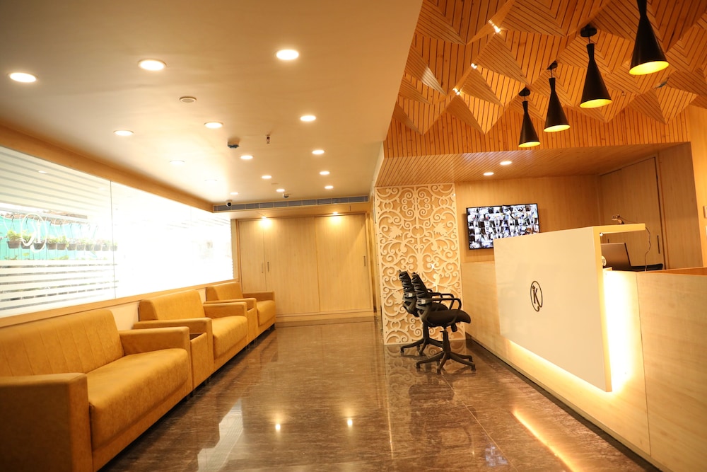 Lobby & Reception