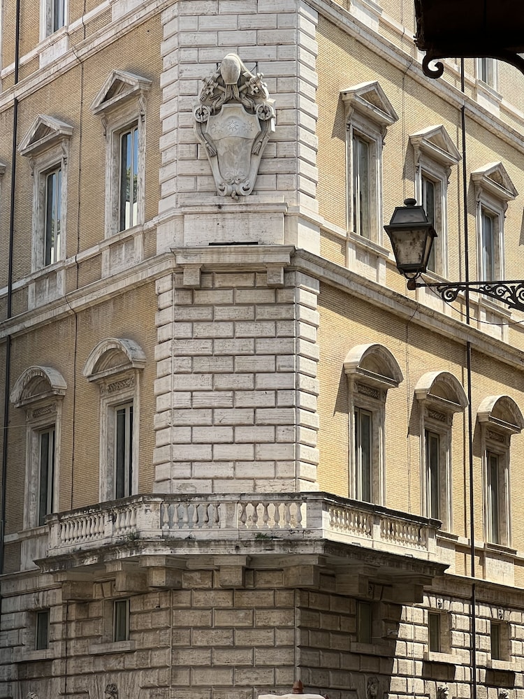 StarHome NAVONA
