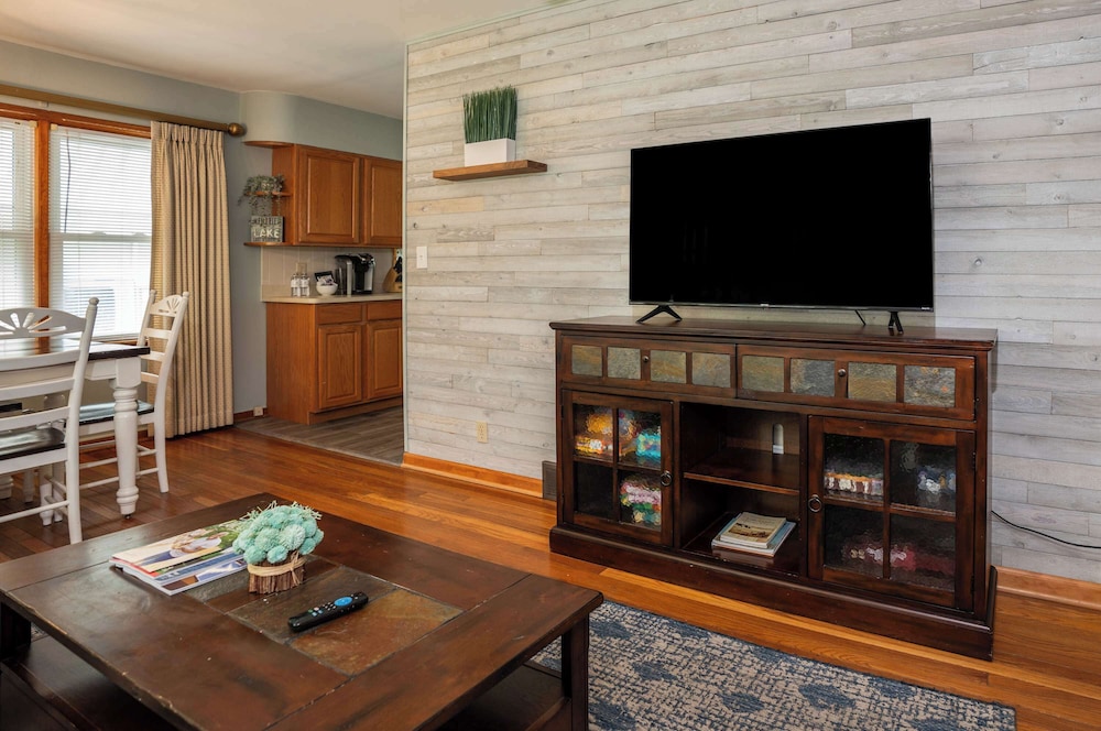 Cozy Corner House Stay for 7