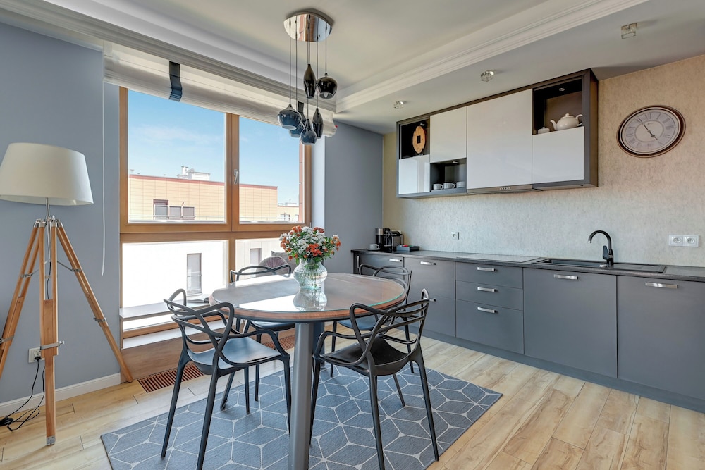 Aura - Riverside & Parking by Downtown Apartments