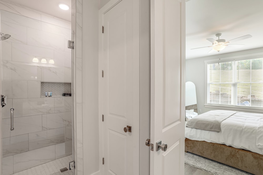 3 Mi to Ole Miss, New Build: Inviting Townhome!