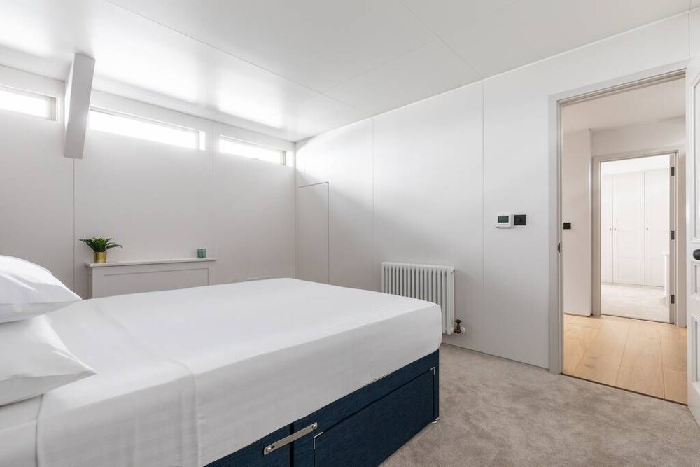 Cheyne Walk Houseboat by Onefinestay