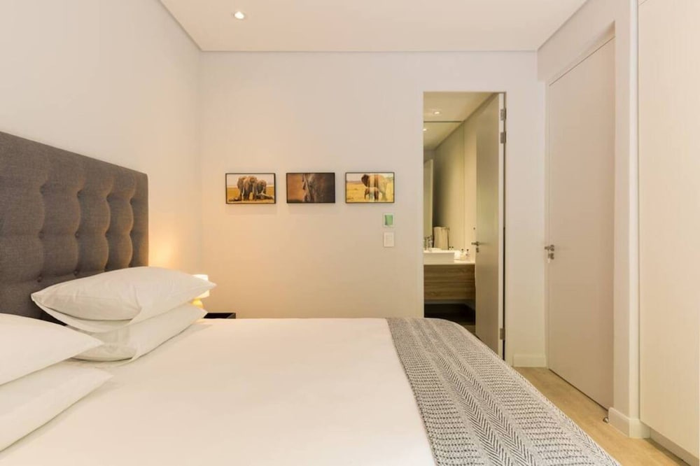 Spacious De Waterkant Retreat 2 Ensuite Bedrooms