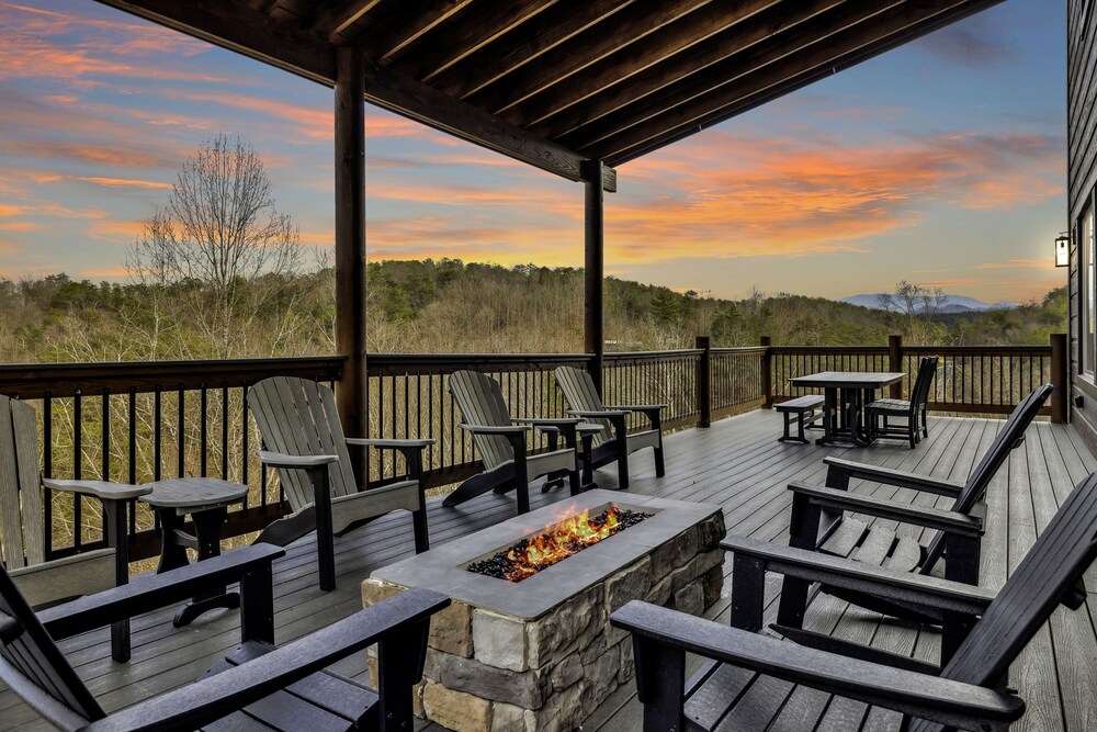 Grand Splash Lodge 6 Bedroom Cabin