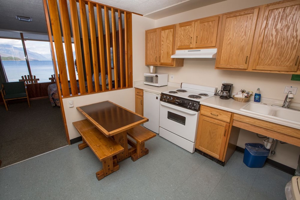 Village Inn At Apgar - Inside the Park