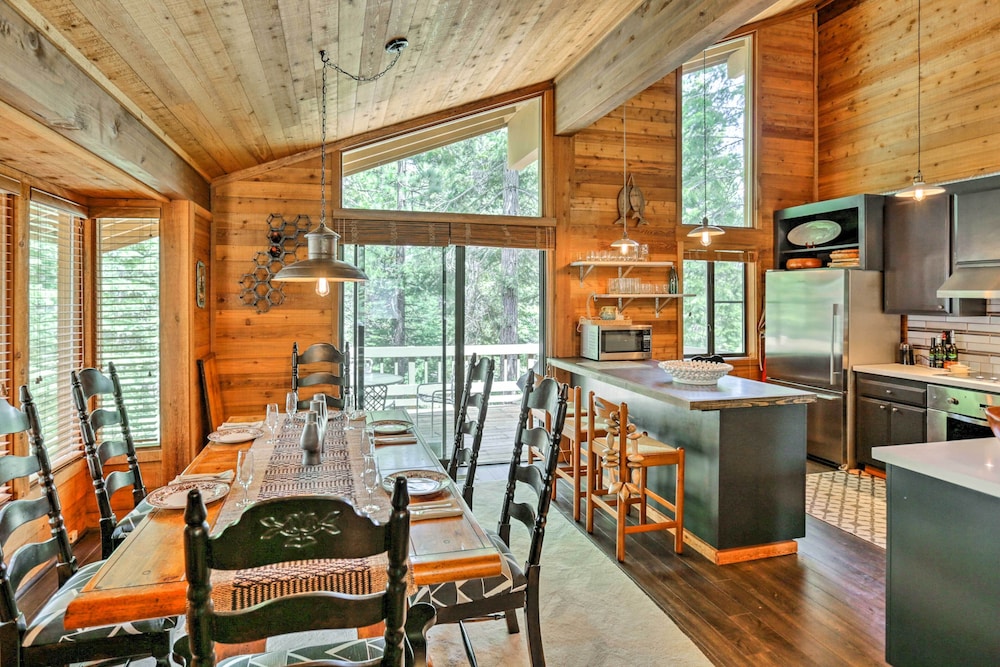 Free Ski Shuttle! Spacious Northstar Resort Cabin view 5