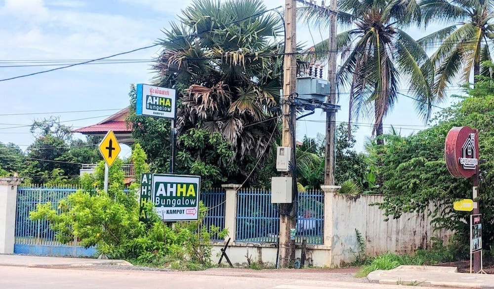 AHHA Bungalow Kampot