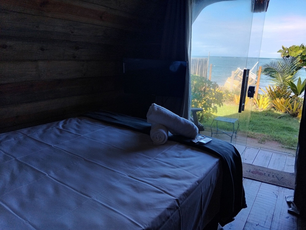 Beachfront Cabins in Bahia – OTX