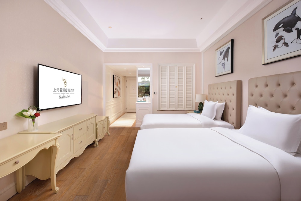 NARADA RESORT SHANGHAI HOTEL Disney Store