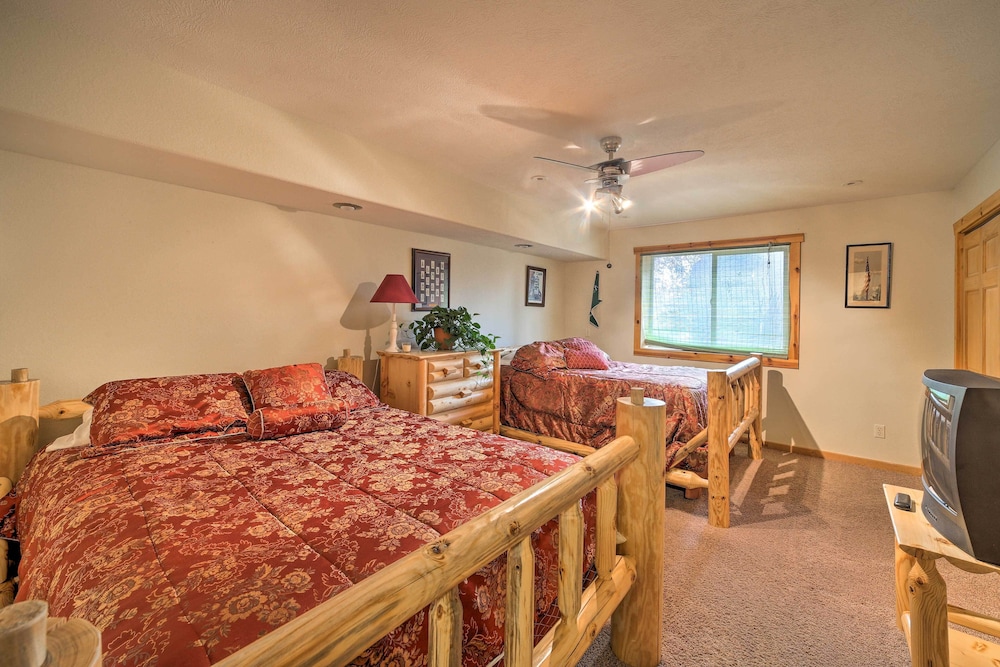Walk to Table Rock Lake: Spacious Home w/ Deck! view 5