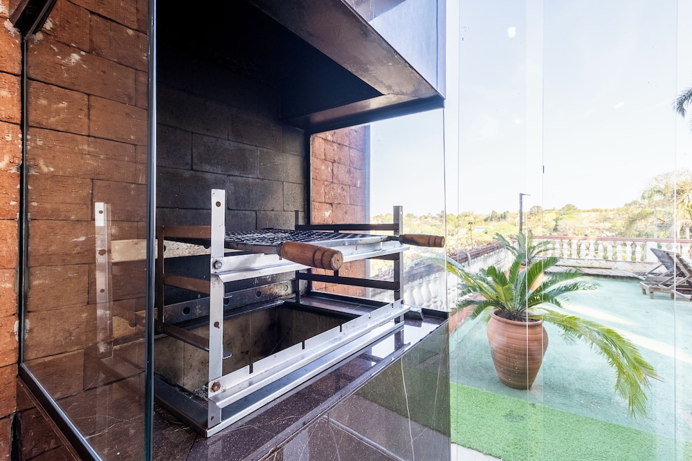 Sítio com 5 suítes e piscina