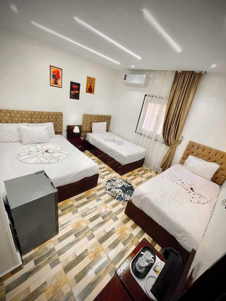 Basha Pyramids INN