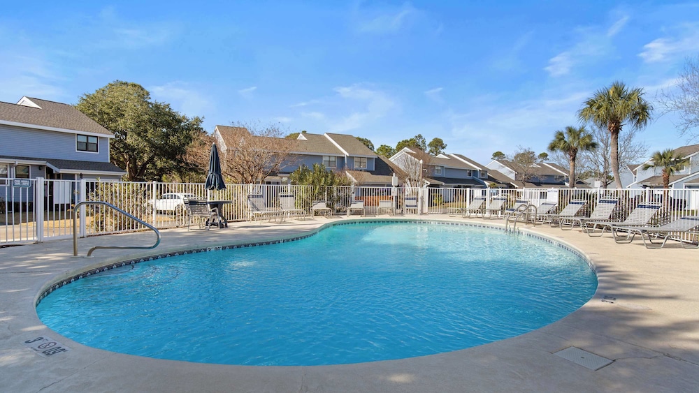 Spacious Family-friendly Retreat Beach Walkable