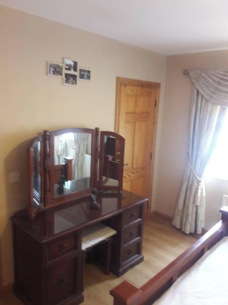 Carndonagh - 3-bedrooms - Sleeps 6/7 - Garden