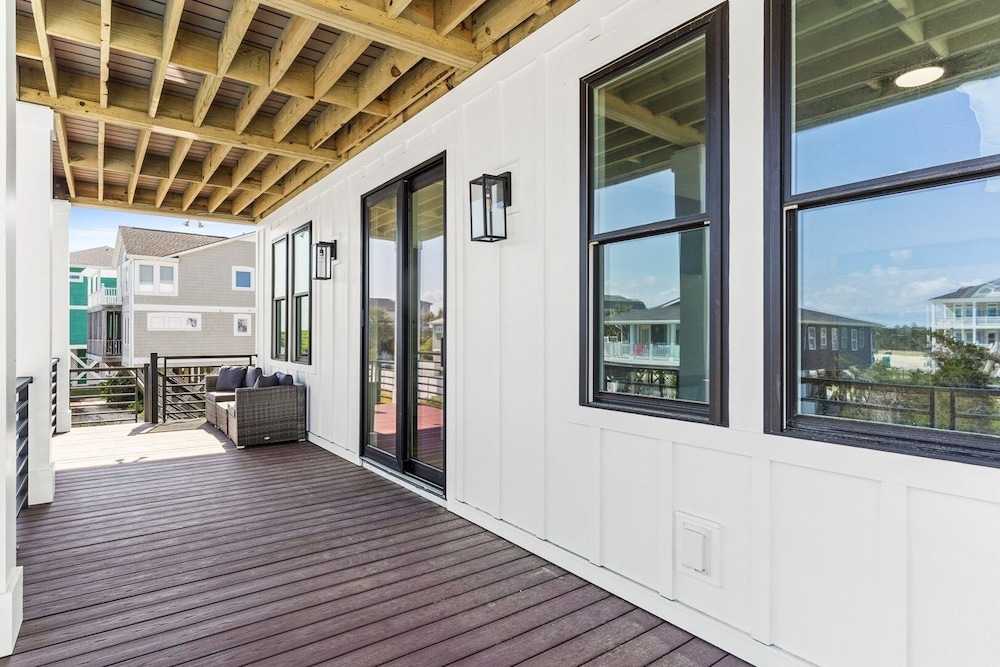 1040 Break / 1040 Ocean Blvd West 4 Bedroom Home by RedAwning