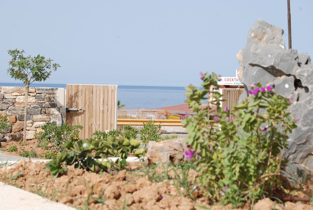 Okirroi Villas