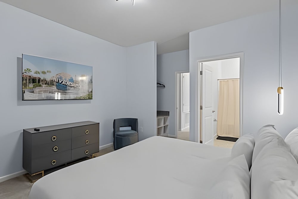 Luxurious 9BR Paradiso Pool, Cinema & Game Room