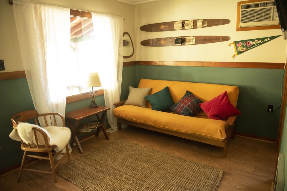 Forest Hill Lodge & Cabins
