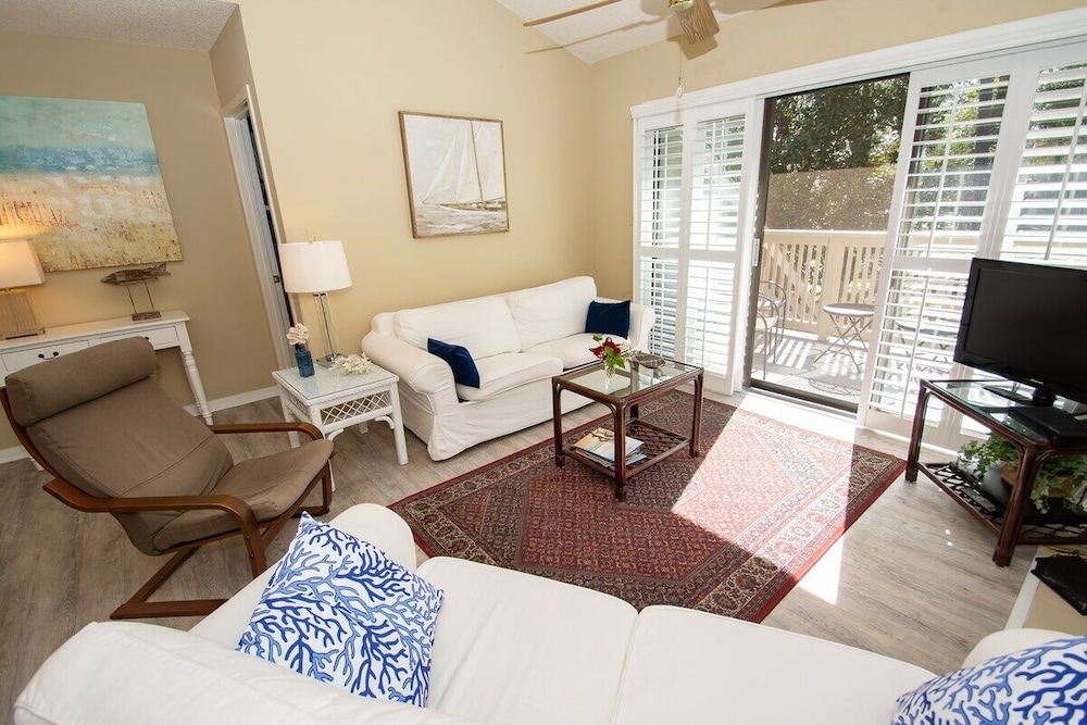 West Hyde Park 2e 2 Bedroom Condo