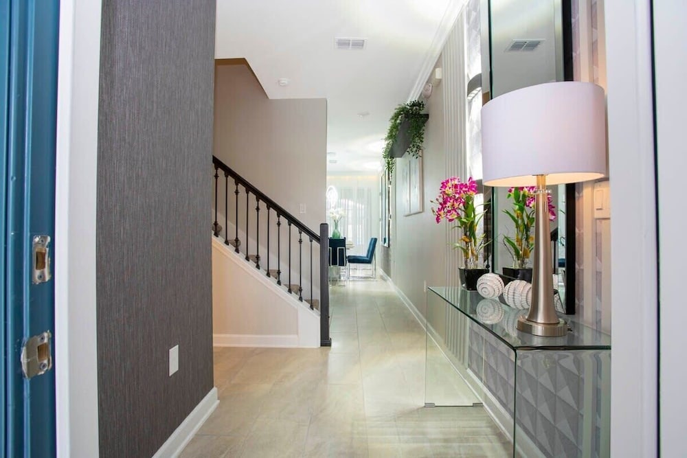 Gorgeous 4Bd w/ Screened Pool Close to Disney 4289 - Image 3