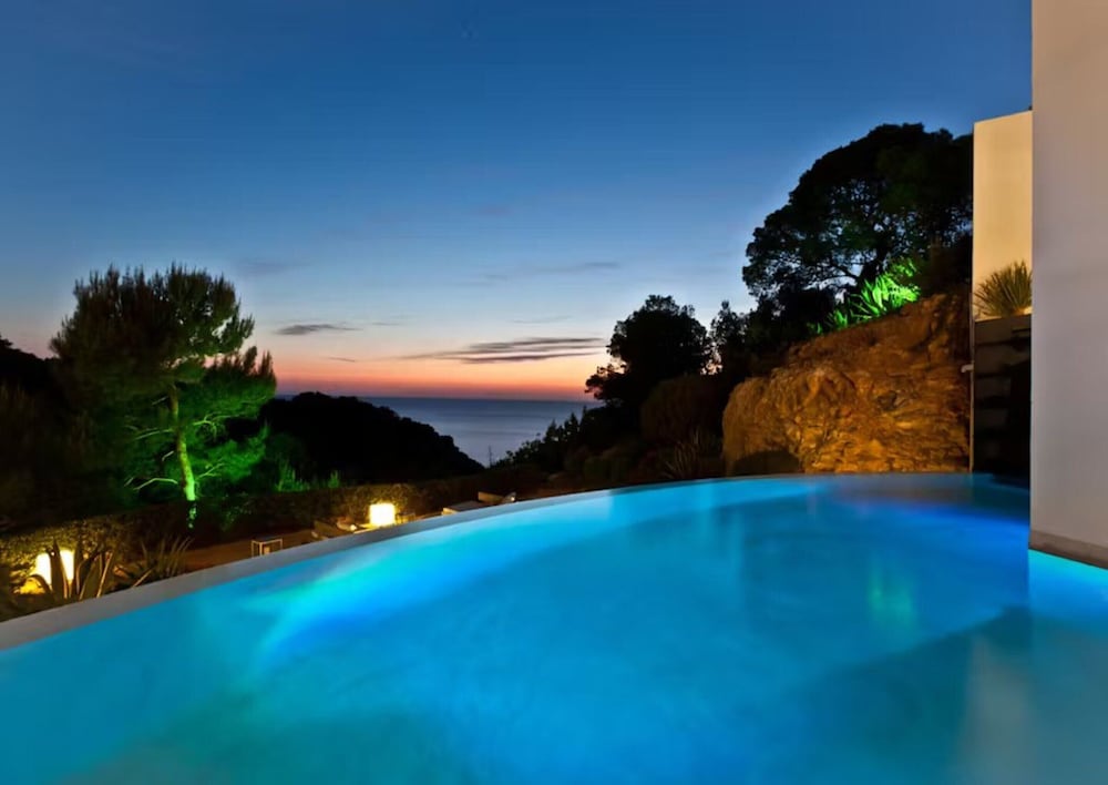 Appealing Villa With Private Terrace