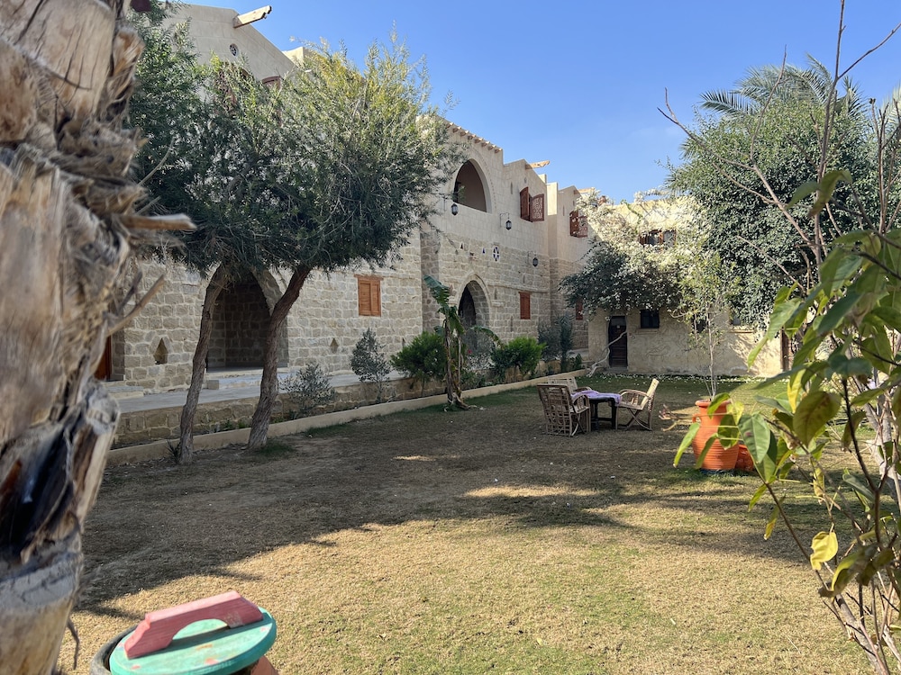 Zad Elmosafer Guest House