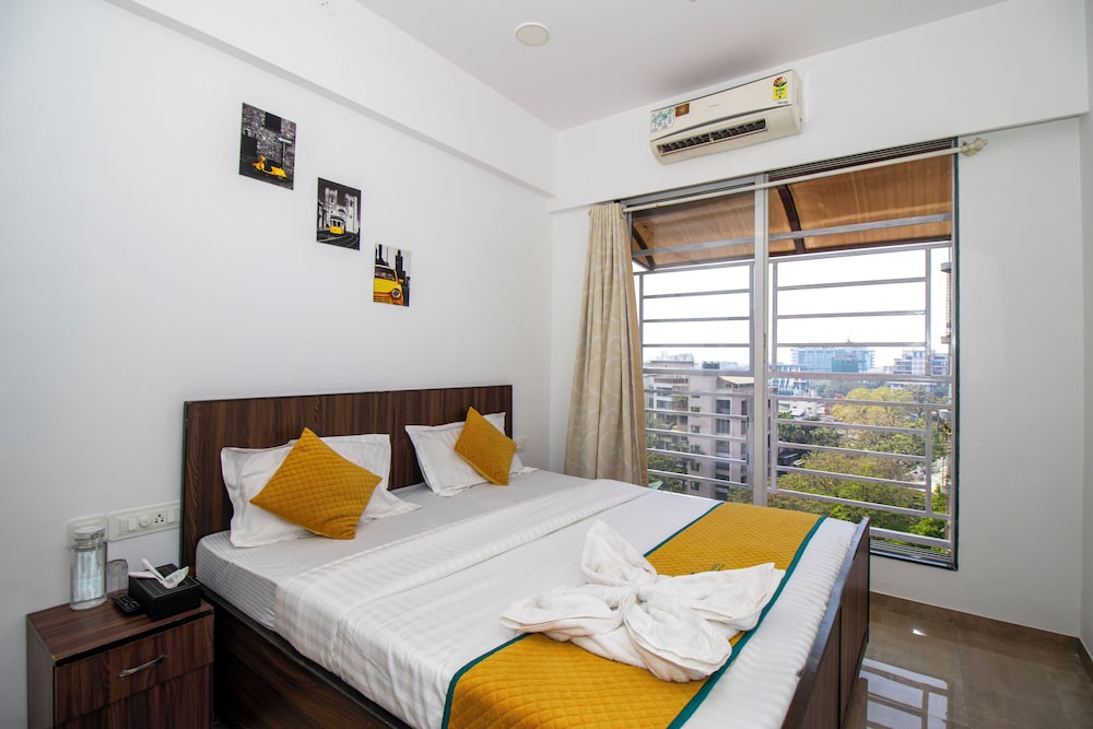 Pinaki Comfort Stay, Vile Parle - Near Airport
