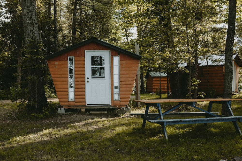 Lakepoint Cottage Resort
