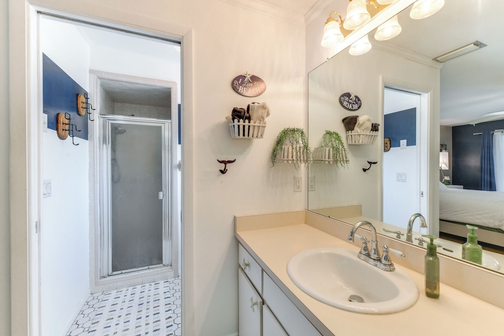 Fish, Swim & Relax: Canal-front Port Charlotte Gem