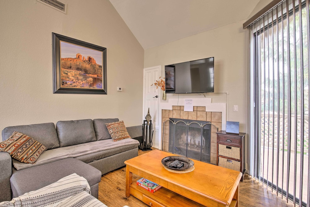 Breezy Mesa Condo w/ Community Pool & Hot Tub!