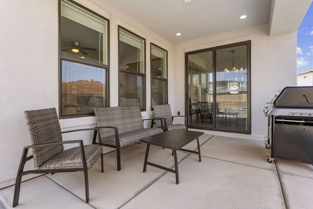 The Splash Yard 5 Bedroom Home