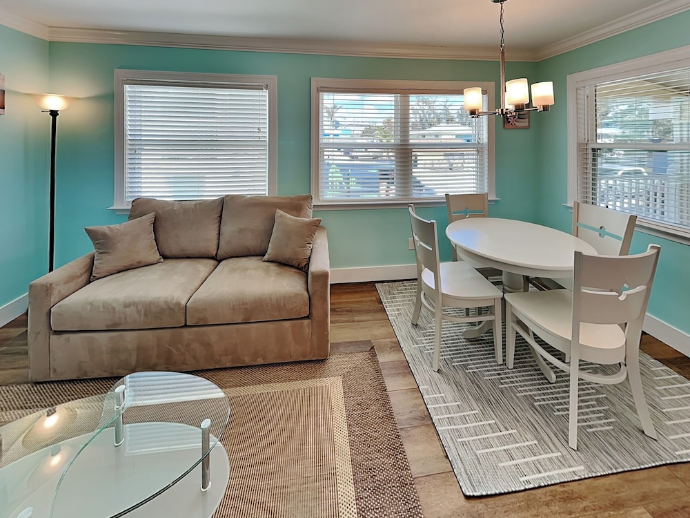 The Tides Retreat by Distinctive Beach Rentals