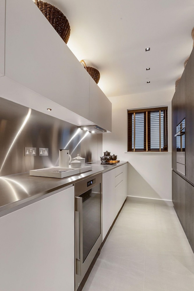 Knightsbridge 3-bed 2-bath by Harrods