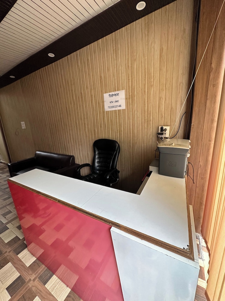 Lobby & Reception