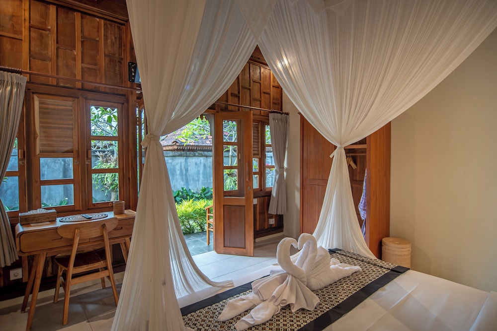 Kerjim Wooden Villa