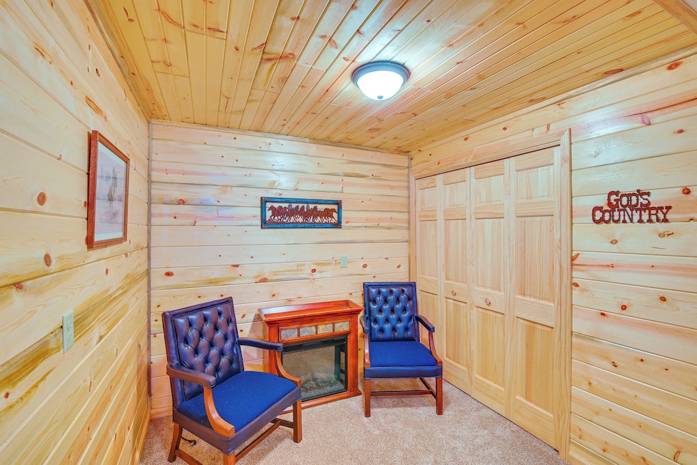 Furnished Deck, Black Hills View: 'lazy U' Retreat