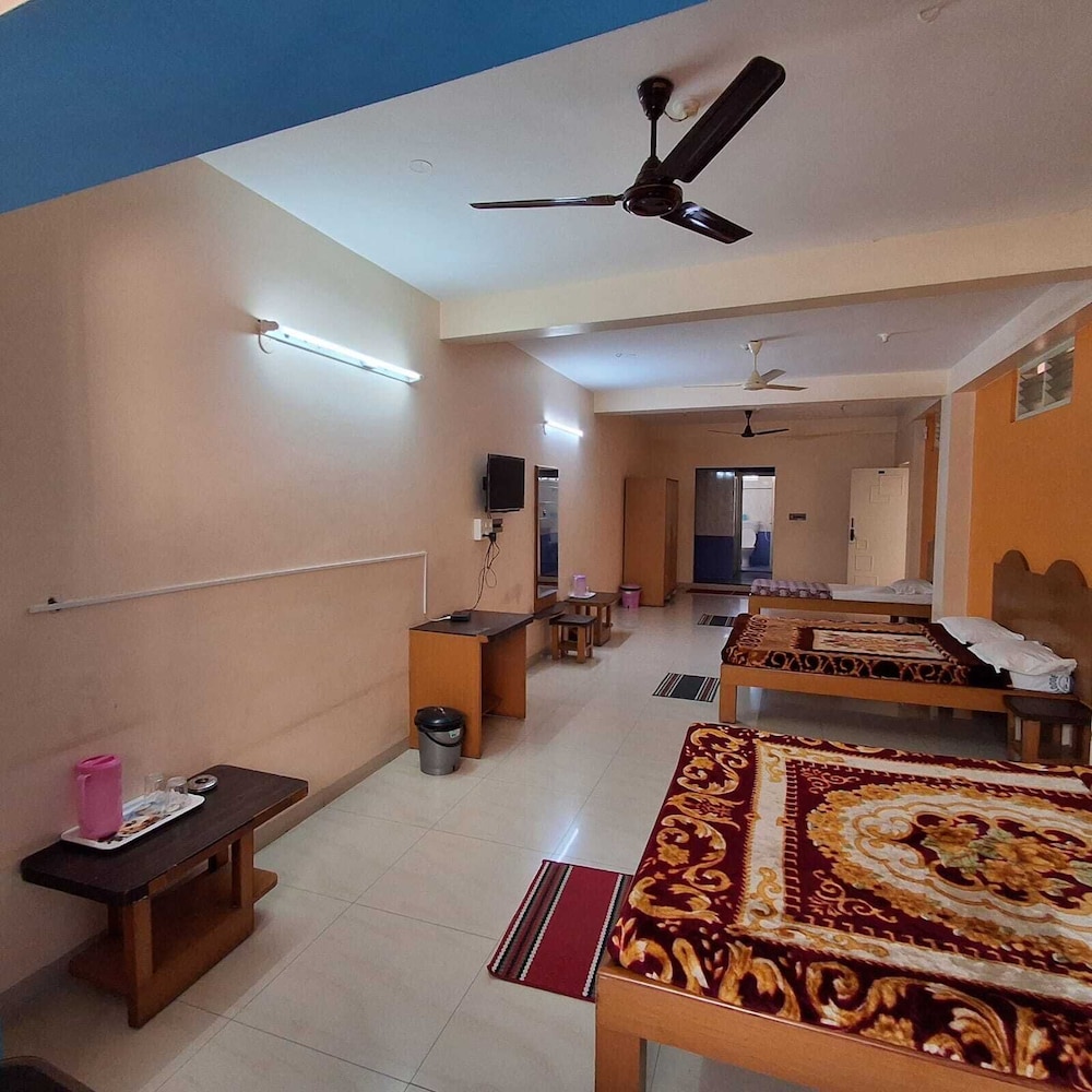 Sri Vinayaka Lodge