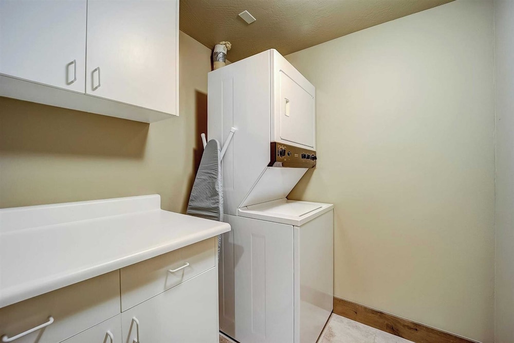 7 Condos, Ski-in/ski-out + Hot Tubs Sleeps 30 Mont Cervin by Avantstay