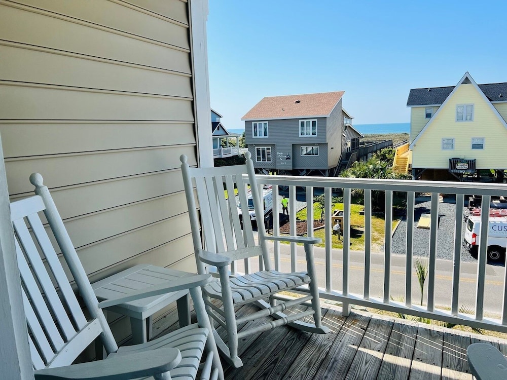 Le Tournesol 4 Bedroom Home by RedAwning - Property Image 15
