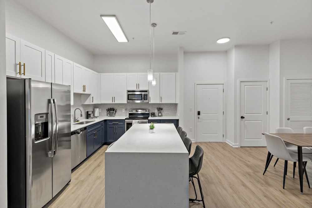 ROVE LIVING/KB - Midtown205
