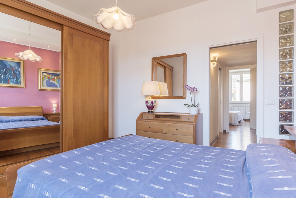 Colosseo & Colle Oppio Charming Apartment