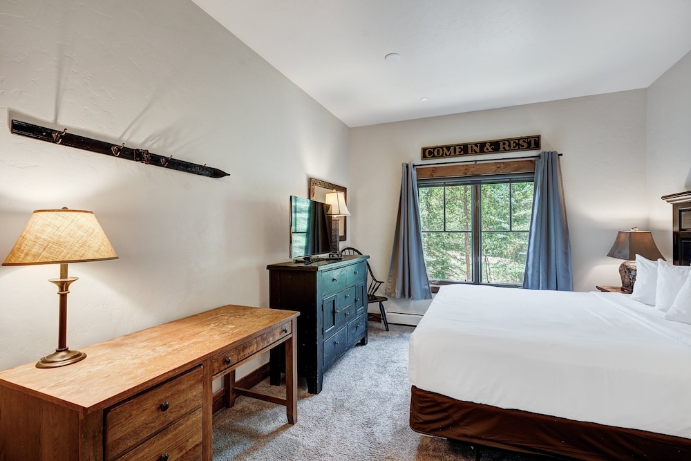 Private Townhome Close To Ski Back And Hot Tub 3 Bedroom Townhouse