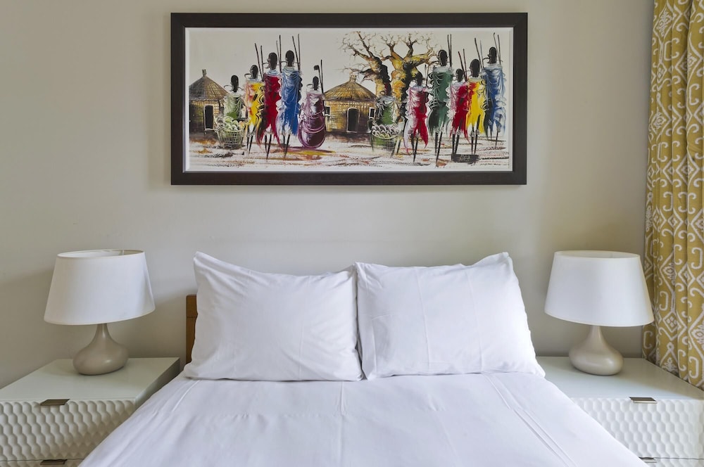 Stylish two Bedroom Apartment Near Tower Bridge by Underthedoormat