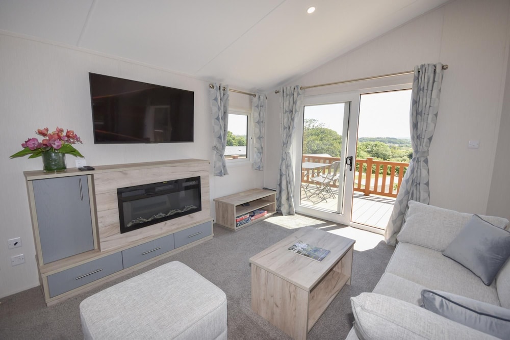 Long View East 18 in Roebeck Country Park Sleeps 4 view 3