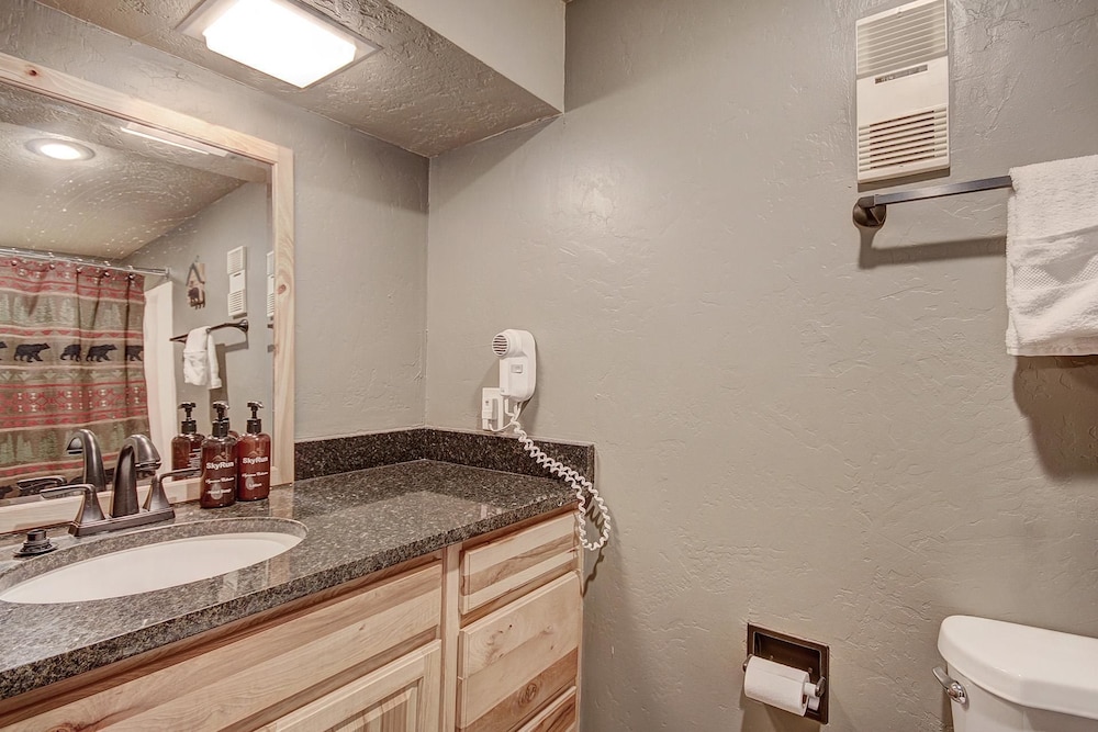 CM417H Copper Mtn Inn Studio Bedroom 1Bathroom Hotel Room